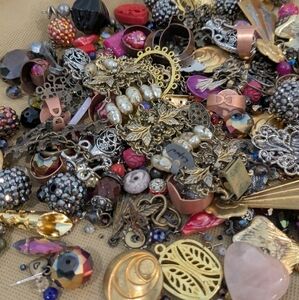 1 Lb Broken Vintage Jewelry And Beads B37005